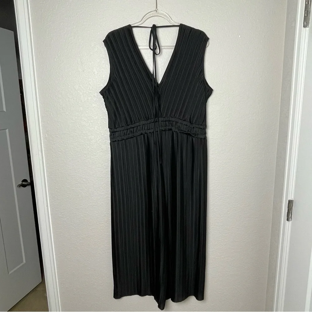 Romeo & Juliet Couture Black Sleeveless Jumpsuit